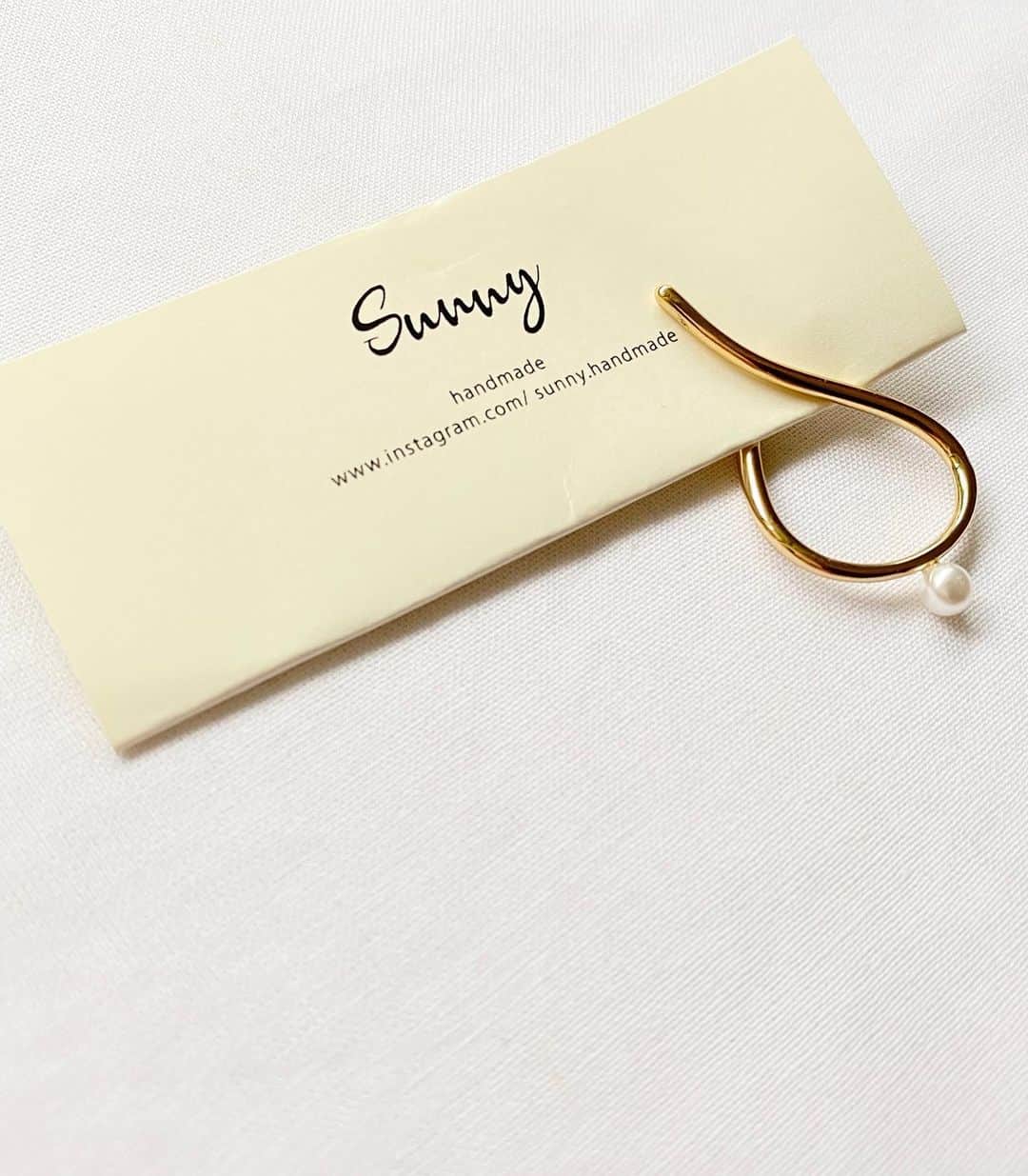 埼玉 戸田市 ハンドメイドアクセサリー ピアス販売 SUNNY?さんのインスタグラム写真 - (埼玉 戸田市 ハンドメイドアクセサリー ピアス販売 SUNNY?Instagram)「セレクトアクセサリー.﻿ ﻿ 金属アレルギーがあってもお付けできるピアスをセレクトしました♡﻿ ﻿ イヤーカフ・ネックレスの再販売も開始しています。﻿ 【minne】﻿ プロフィールトップからご覧下さい。﻿ ﻿ #ネット販売#minne#minneで販売中﻿ #ハンドメイドアクセサリー#handmadeaccessory#セレクトアクセサリー#セレクトピアス#セレクトイヤリング#ゴールドアクセサリー#アクセサリー販売#秋アクセサリー#ゴールドイヤーカフ #ママ#ママコーデ#ママファッション#カジュアル#大人カジュアル#綺麗めカジュアル#カジュアルコーデ#シンプルコーデ #埼玉県#埼玉#戸田市#戸田#戸田公園#川口市#川口#蕨市#蕨#アクセサリー」9月25日 4時11分 - sunny.handmade