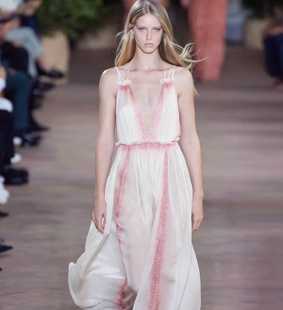 アビー・チャンピオンのインスタグラム：「Yesterday at @albertaferretti 💕 @pg_dmcasting @duffy_duffy @aleksworo @hiromi_ueda」