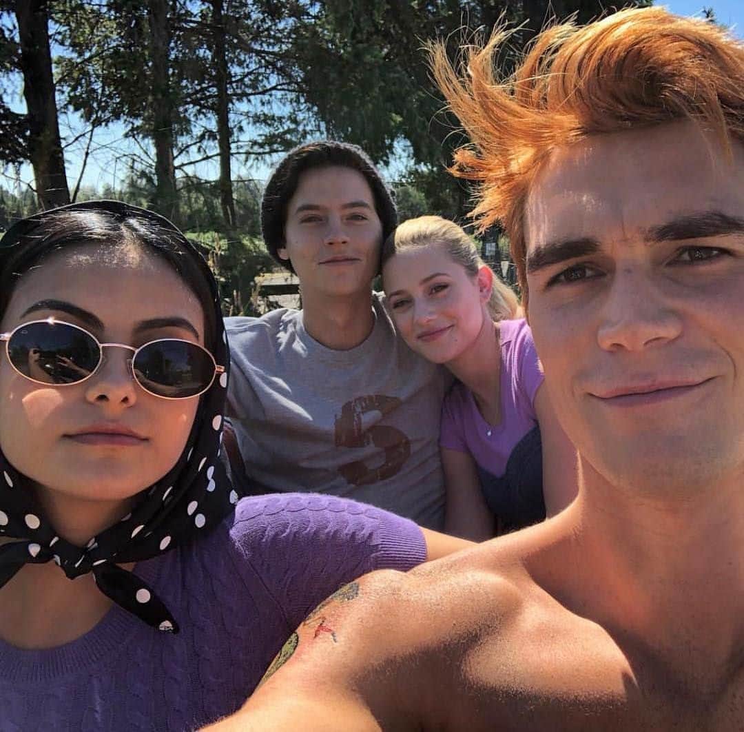 Teen Vogueさんのインスタグラム写真 - (Teen VogueInstagram)「COVID-19 related changes have hit the set of #Riverdale and KJ Apa just revealed the... interesting new step they need to take before steamy makeout scenes 👀 See more at the link in bio.」9月25日 4時15分 - teenvogue