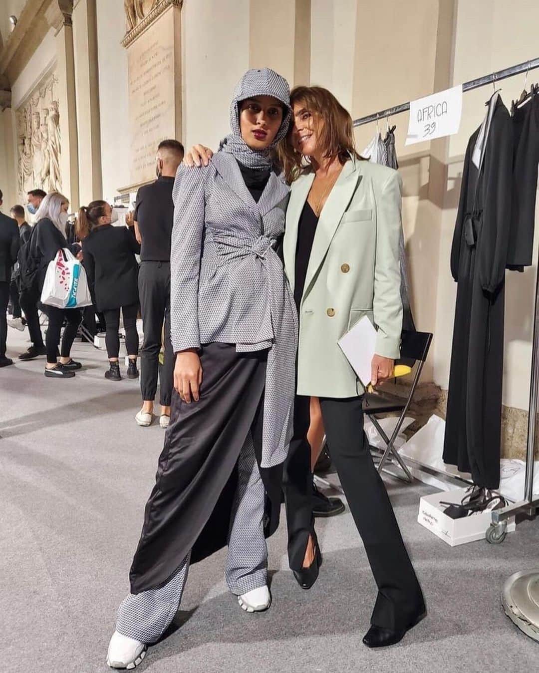 カリーヌ・ロワトフェルドのインスタグラム：「Love at first sight @Rawdis. Congratulations on your first runway today @MaxMara. Loved having you walk the show 🖤」