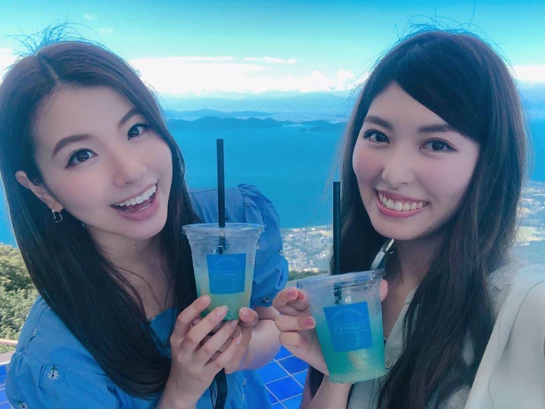 橘ゆりかのインスタグラム：「🚠⛰🌿﻿ ﻿ びわ湖テラス初めて行ったけど﻿ 映えスポットがいっぱいでした😆✨﻿ 綺麗すぎてCGみたいやなぁ☁️﻿ ﻿ ロープウェイは怖かったけど頂上に着いたら絶景が待っていて琵琶湖を一望できて感動したよ〜💓しかも地上よりも涼しかったの！﻿ ﻿ 滋賀県にこんな素敵なところがあったなんて…﻿ ﻿ 最後の写真も好き🤠🧡🌵﻿ ﻿ ﻿ ﻿ #いい福みつけ旅﻿ #福盛訓之 さん #倉田瑠夏 #橘ゆりか #琵琶湖テラス #琵琶湖バレイ #滋賀県 #滋賀観光 #琵琶湖 #びわ湖バレイ #biwako #shiga #ig_japan」