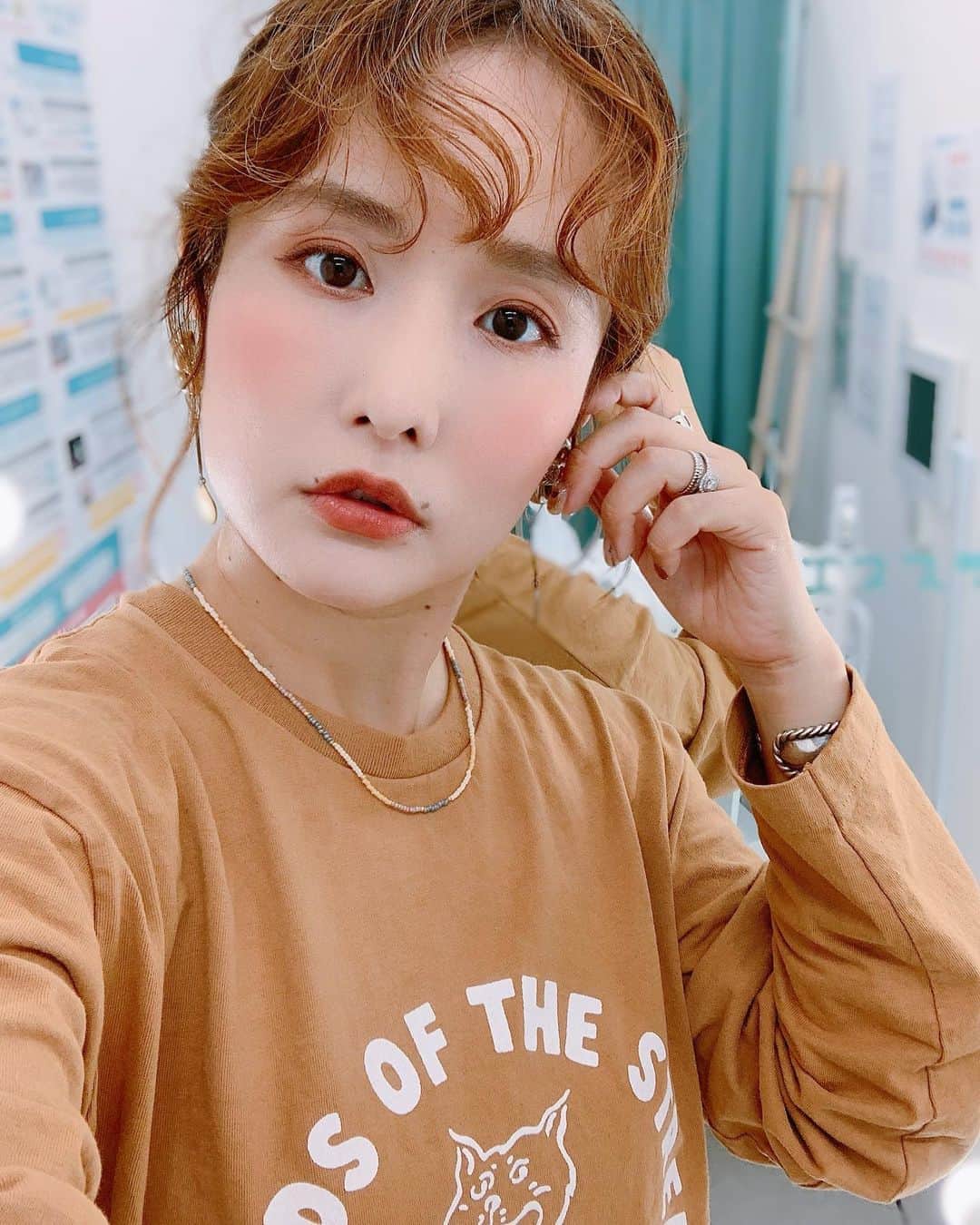 のインスタグラム：「このあいだ、ずっと行ってみたかったセルフエステに行ってきました。 ∵ 今回行ったのは、セルフエステ【エスプラ(@espra.esthe  )】です。なんとこちら、ハイフが使えるんです！一番気になるお腹をセルフケアしてきました。 ∵ 最初にマシンの使い方の説明と照射テストをしてくれるので、初めてでも安心して使えました。鏡を見ながらなので、自分でもしっかりケアできます。やってる時は全然痛くなかったんですが、終わった後は効いてる感じが凄かった！これはしっかり通ったら効果ありそう！定額制で通い放題、予約も不要ってところも魅力的でした。 ∵ 気になった方、ぜひチェックしてみてください♡ ∵ ∵ #エスプラ #上野セルフエステ #セルフエステ #ハイフ #セルフハイフ #ハイフサロン #hifu #ダイエットサロン #pr #トリドリベース #ダイエット #産後ダイエット #ワーママの休日 ミヤマリ #vocest #vocemagazine #美容ブロガー #インフルエンサー #超未熟児ママ #ママ #男の子ママ #美容好きなママと繋がりたい #美容好きさんと繋がりたい」