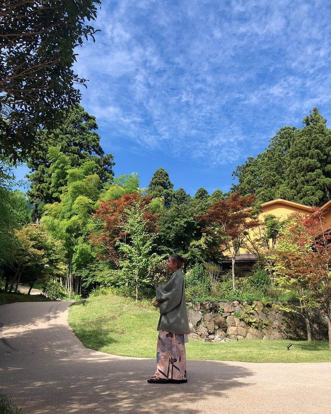 椿彩加さんのインスタグラム写真 - (椿彩加Instagram)「. ゴルフ後の温泉本当最高だった〜❤️ ゴルフ終わってチェックインして お風呂入って一旦寝てご飯食べて マッサージして飲んで🍺 この流れ本当幸せすぎたぁ〜 そして急遽すぎて空いてる温泉なくて ギリギリでここキャンセルでて行けたよかった〜♨️  #箱根 #箱根翠松園 #温泉 #ゴルフの疲れ #温泉 #癒されました #箱根の #ゴルフ場 #高低差 #やばすぎた #打ち上げ #打ち下ろし #多すぎやて #足パンパン」9月24日 19時42分 - ayaka_tsubaki23