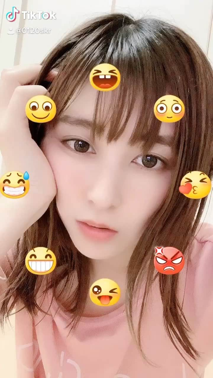 木村桜のインスタグラム：「TikTok ＠0120skr 見てね〜☺︎☺︎ なぜか😏こんな顔してる #TikTok #さくら」