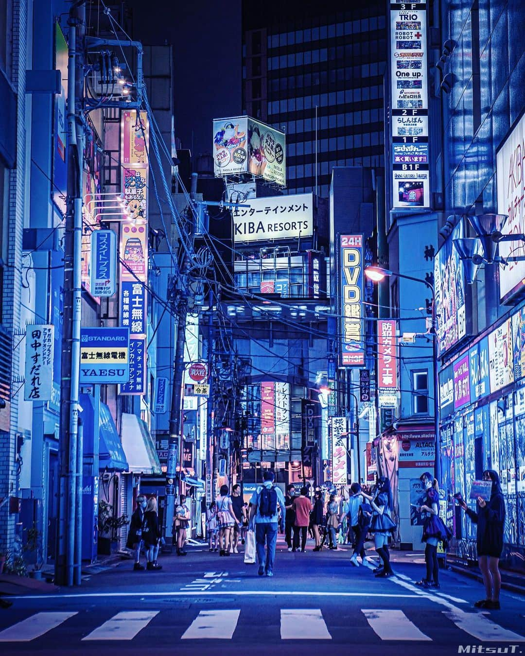 Mitsuさんのインスタグラム写真 - (MitsuInstagram)「Location : 🇯🇵Tokyo 夜の秋葉原は好みなんだけど 自分の好きな色で仕上げようとすると アキバ感消えるので落とし所に悩む🤔」9月24日 19時41分 - mitsut830