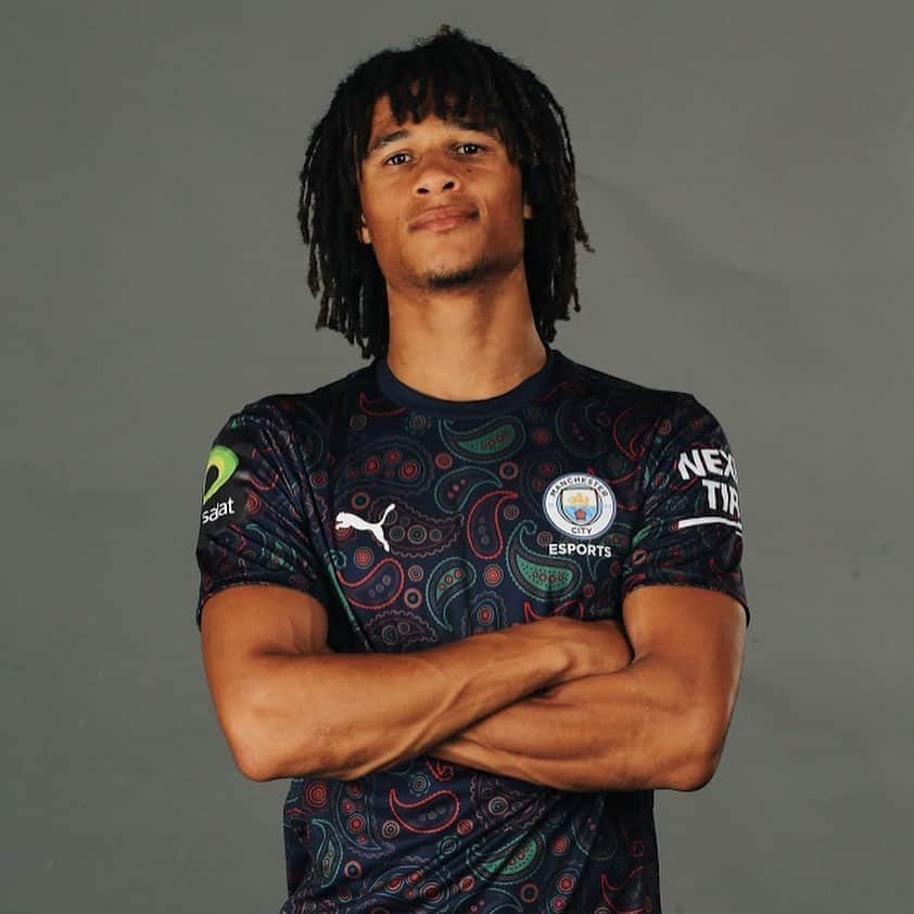 マンチェスター・シティFCさんのインスタグラム写真 - (マンチェスター・シティFCInstagram)「@pumafootball’s first-ever #mancity esports shirt! 🙌 Available to buy now - but be quick, there are only limited numbers! 🔥」9月24日 20時00分 - mancity