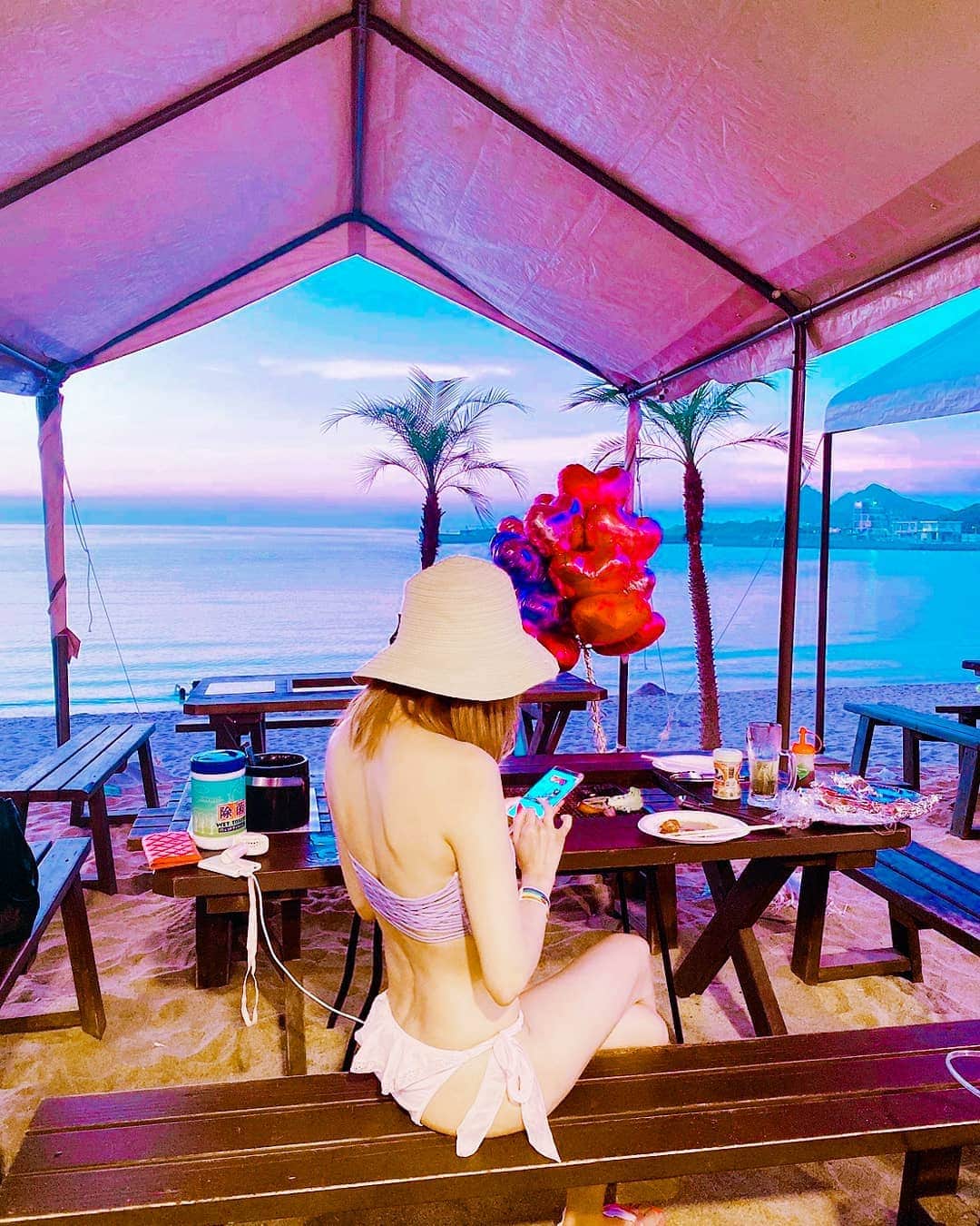 梁愛美のインスタグラム：「sunset time…🍉🍉🍉💕 ❥︎ ❥︎ #itoshima #itoshimabeach #BBQ #sunset #beach #genic_japan #genic_beach #beachillgirls #summergirl #myfavoritebeach #japanesegirl #kawaiistyle #bikini #lingerie#instagramjapan #instagrambeach #platinumproduction #aimiryou #糸島 #福岡 #九州 #海 #海の家 #水着 #海好きな人と繋がりたい #ハワイ好きなひとと繋がりたい #プラチナムプロダクション #梁愛美 #팔로우 #셀스타그램」