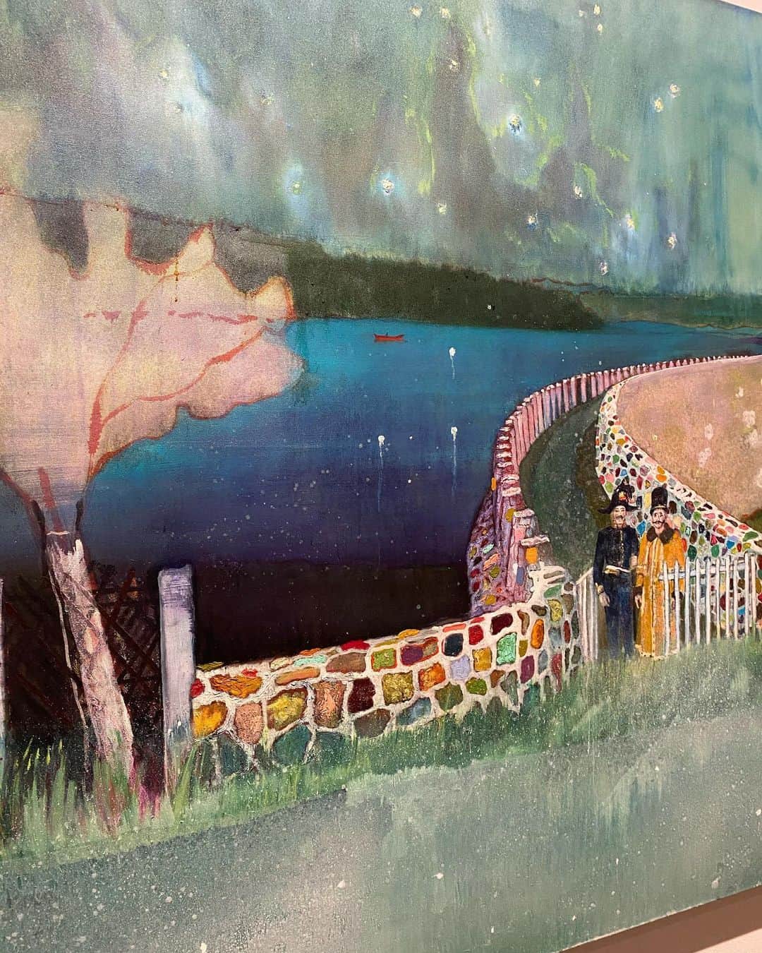 村田倫子さんのインスタグラム写真 - (村田倫子Instagram)「好きな色彩にどっぷり浸った日。 色と色と光。  美術館を訪れる度に、画集を必ず買って帰る。家で再び余韻に浸るのですが、あの引力は、実在するあそこからしか引き立たない。アートは不思議です。  ワンピースはidem。絵画から着想を得た一枚。  #peterdoig #idem_idea」9月24日 20時03分 - rinco1023