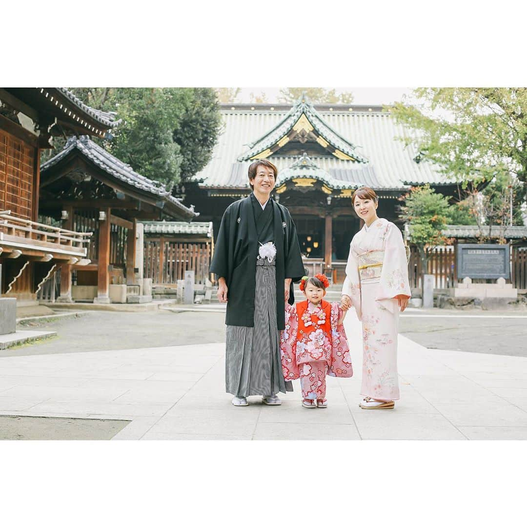 KOBOさんのインスタグラム写真 - (KOBOInstagram)「⛩東京のおすすめ神社〜七五三編〜⛩﻿ ﻿ 今年の秋も有難いことに沢山の七五三のご予約を頂いていますが、みんな知っているようなメジャーな神社はやはり人気です﻿ ﻿ が！しかしっ！﻿ ﻿ そこまでメジャーではないのだけれど、﻿ とってもとってもステキな神社があるのです﻿ ﻿ 墨田区にある牛嶋神社もそんな神社の一つ﻿ ﻿ 神社からスカイツリーが見えて、﻿ 神社と庭園が繋がっているという最高すぎるロケーション✨﻿ ﻿ ﻿ ▶︎牛嶋神社﻿ 東京都墨田区向島1-4-5﻿ ﻿ どんな特徴があって、どんな場所で、どんな写真が撮れるのか﻿ ﻿ 詳しく書いた記事をプロフィールurlに今日一日張り付けておくので気になった方は読んでみて下さいね😉﻿ ﻿ ﻿ ﻿ #七五三﻿ #七五三の出張撮影﻿ #七五三撮影﻿ #七五三3歳  #七五三写真  #牛嶋神社」9月24日 20時06分 - masanori_photo