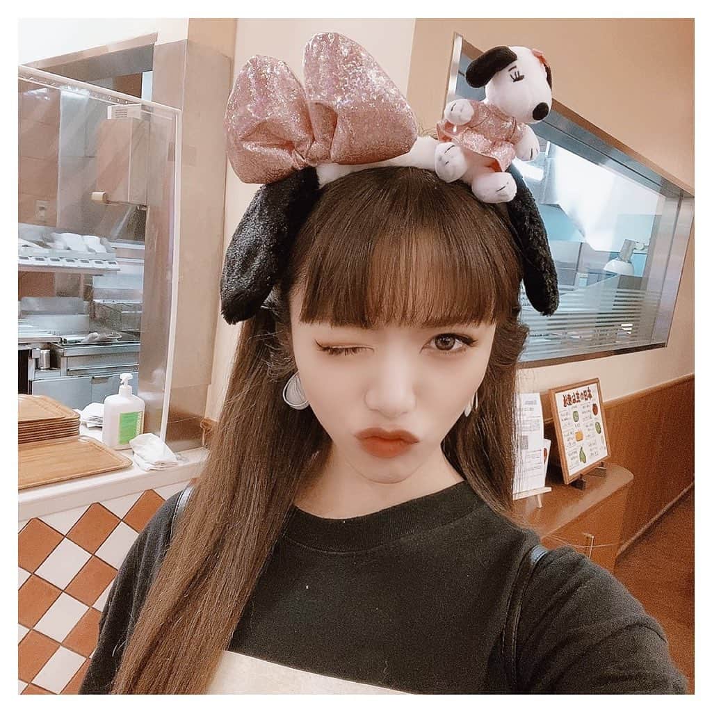 ARIKAのインスタグラム：「連休おわったぶー🐷 . 楽しい4連休だったなぁ💛 東京帰ってきて速攻お仕事★ 週末は沖縄ᐠ(  ᐢ ᵕ ᐢ )ᐟ🌺🌴🐠 毎日充実してて幸せ💞 9月もあと少しっ！ 毎日楽しく過ごそう☺️ . #osaka #okinawa #tokyo #trip #usj #連休 #vacation #スヌーピー #black #code #workout #makeup #hair #me #girl #swag #l4l #love #selfie #bestoftheday  #写真好きな人と繋がりたい #犬 #フォロー #寫真 #攝影日常 #粉我 #漂亮 #時髦 #コロナに負けるな」