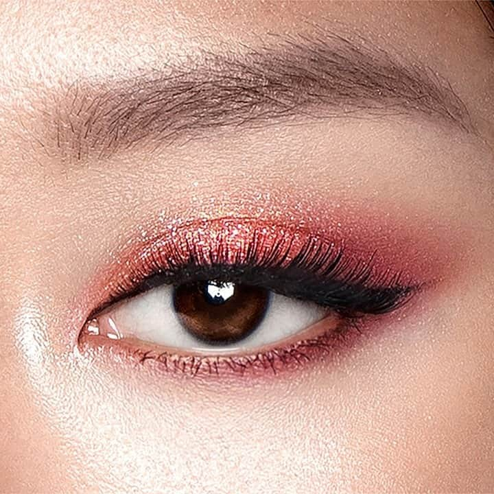 シャーロット・ティルベリーさんのインスタグラム写真 - (シャーロット・ティルベリーInstagram)「❤️ MY EYE-ENHANCING WALK OF NO SHAME LUXURY PALETTE ❤️  Darlings, I have bottled all of my EYE-ENHANCING beauty secrets in four CONFIDENCE-BOOSTING russet-reddy hues to create my Luxury Palette in Walk of No Shame!!! The SHIMMERING ROSE GOLD to BLUSHED-BERRY tones build up BEAUTIFULLY to give you a gorgeous MODERN smokey eye look that is SO WEARABLE and SO FLATTERING!!  👁Luxury Palette Walk of No Shame  PRIME— peach Champagne  ENHANCE— sunset pink SMOKE— berry blushed crimson  POP— rose gold sparkle  🛍 Shop Walk of No Shame NOW on CharlotteTilbury.com  *Luxury Palette, Lipstick, Lip Cheat previously sold as Walk of Shame, and Eyeliner shade is same as Copper Charge eyeliner  #CharlotteTilbury #Magic #MakeupCollection」9月24日 20時10分 - charlottetilbury