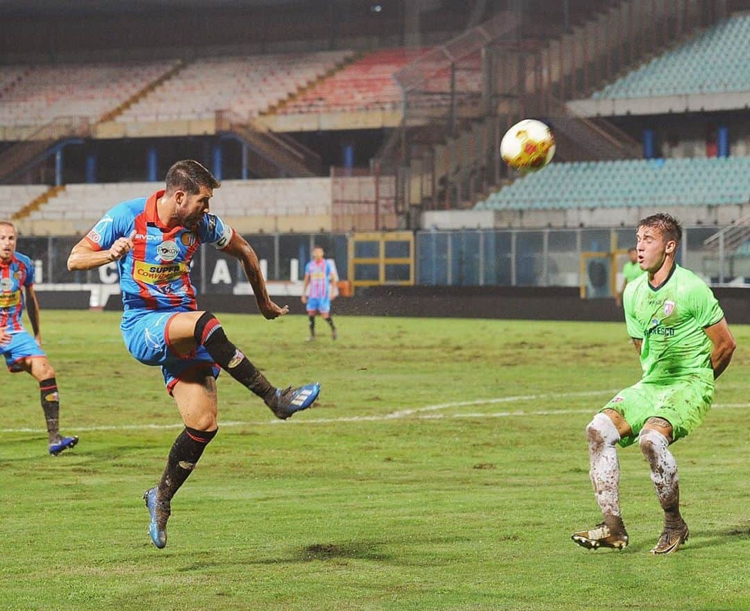 マリアーノ・イスコさんのインスタグラム写真 - (マリアーノ・イスコInstagram)「Testa bassa e ricominciamo a lavorare.   #MI13 #Calciocatania @calciocataniaofficial」9月24日 20時12分 - mariano13izco