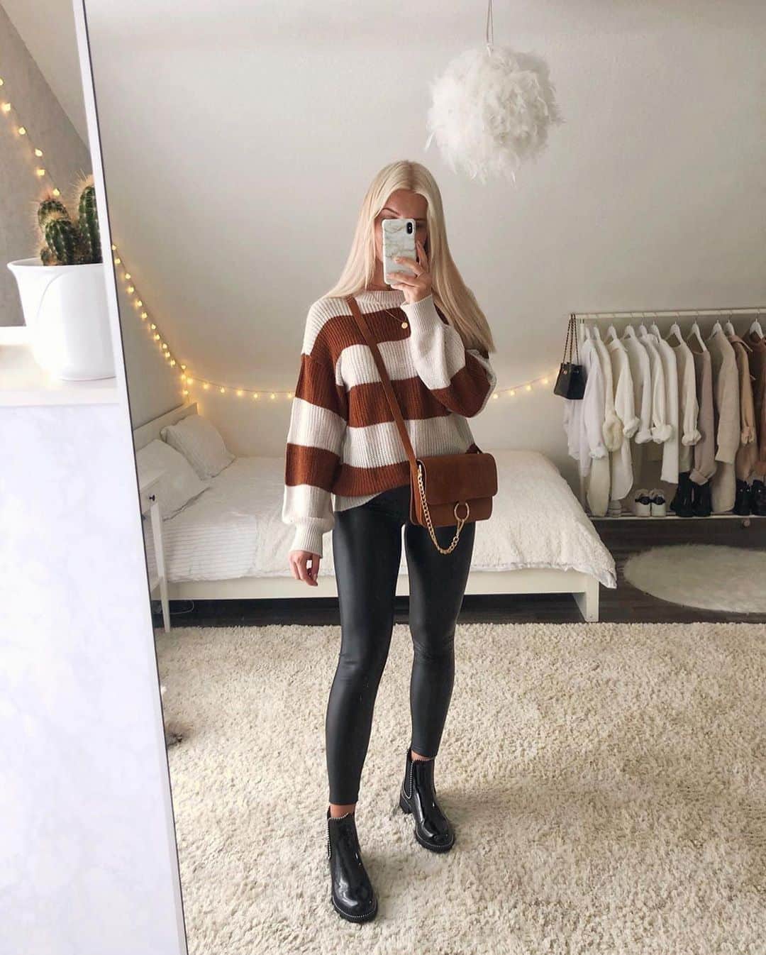 Angel™さんのインスタグラム写真 - (Angel™Instagram)「OOTD. Which look would you add to your shopping list? Credit @lisarosii #americanstyle #ootd #style #fashion #onlineshopping #autumnlook #autumnfashion #autumnoutfit #falllook #falloutfit #falloutfits #fallfashion #outfit #looks ❤️ #asaqueen」9月24日 20時15分 - americanstyle