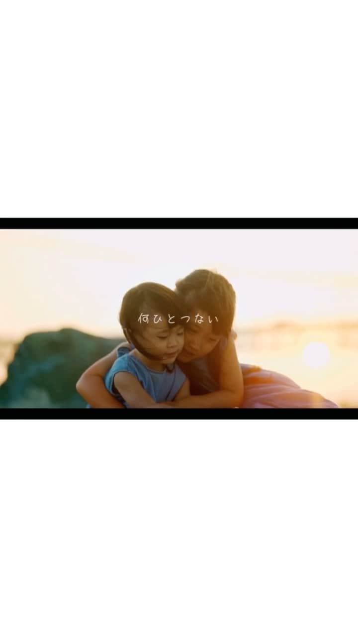 Kyooonのインスタグラム：「海にシーグラスを探しにいったとき﻿ 撮っていたものを集めて15秒動画に🎞﻿ ﻿ ﻿ 夕日がとても綺麗だ🥺🌇﻿ ﻿ 仲良さそうな瞬間ばかり選んでるけど﻿ 実際は石ころの取り合いもたくさんしてたなぁ😂﻿ ﻿ ﻿﻿ #ショートムービー#ショートフィルム#vlog#cinematic#cinematicvideo#cinematicvlog#shortmovie#shortfilm#日常を動画に#日常をドラマチックに#動画編集#動画作成#動画アプリ#動画編集してる人と繋がりたい#動画好きな人と繋がりたい#sonya7iii#davinciresolve」