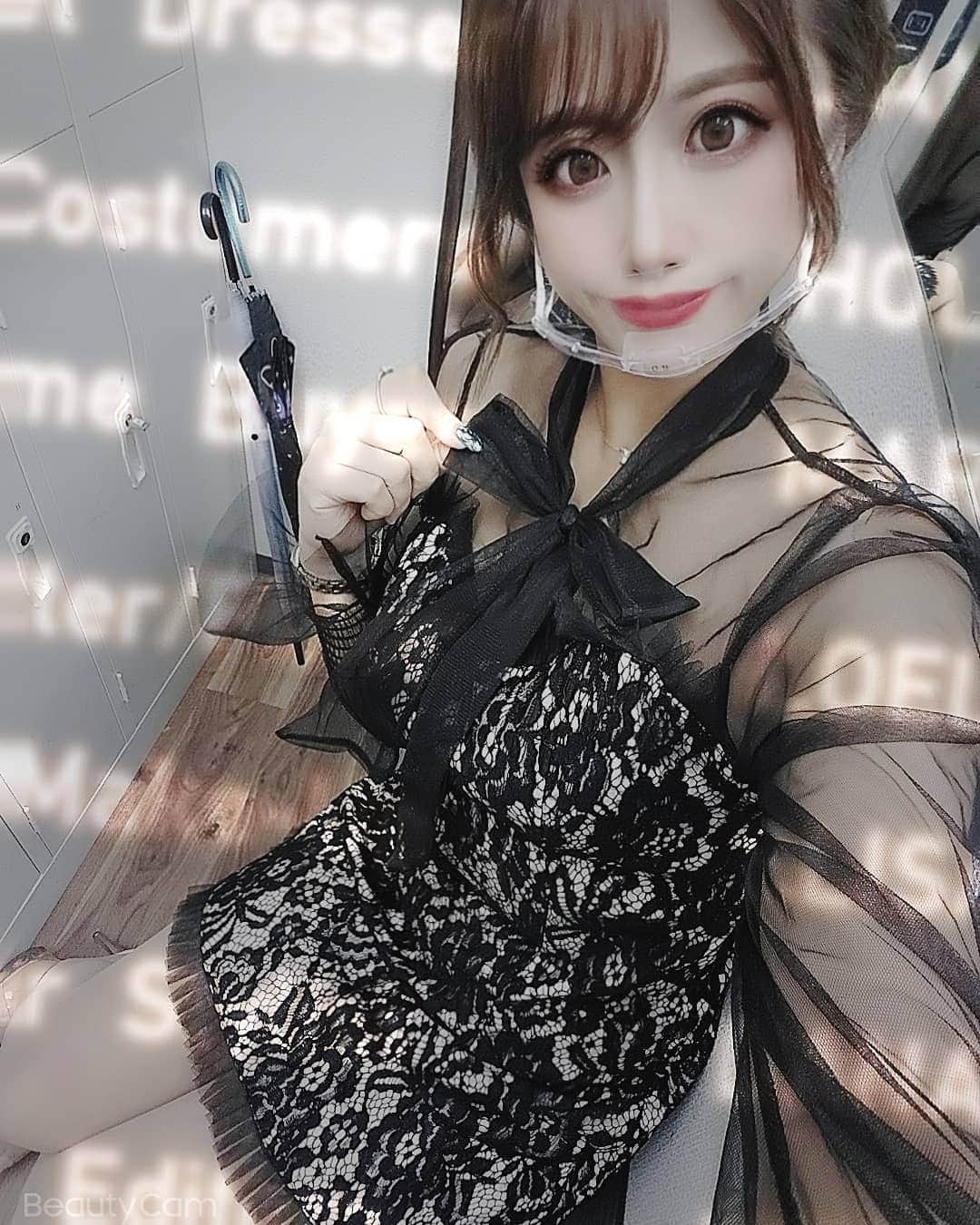 のインスタグラム：「もう秋( ˶ ᷇ 𖥦 ᷆ ˵ )🎼.•*¨*•.¸¸🎶🎼.•*¨*•.¸¸🎶🎃🍁🍄🌰  名駅のきのこ鍋専門店いきたいにゃ( ~･ω･)~ｷﾉｺ~ﾉｺﾉｺ~🍄🍄🍄🍄🍄🍄🍄🍄🍄🍄🍄🍄  #キャバクラ#キャバ嬢#クラブ #ニュークラブ#ラウンジ#スナック#ガールズバー#バー#名古屋#錦#錦三丁目#錦三#歌舞伎町#六本木#銀座#すすきの#仙台#ミナミ#北新地#中洲#ここでフードアナリスト(仮)の私のきのこ最強伝説講座🍄#きのこ類はダイエット、美肌◎#豊富に含まれるビタミンDは風邪やインフルエンザに有効#内臓脂肪の増加を防ぐ#9割りが水分なのに食物繊維たっぷりで便秘解消#脂質と糖質が極めて少なく超低カロリー#きのこの中でもずば抜けてるのは#ま、い、た、けえええぇぇぇ！！！！！( Д )ﻌﻌﻌﻌ⊙ ⊙【優勝】」