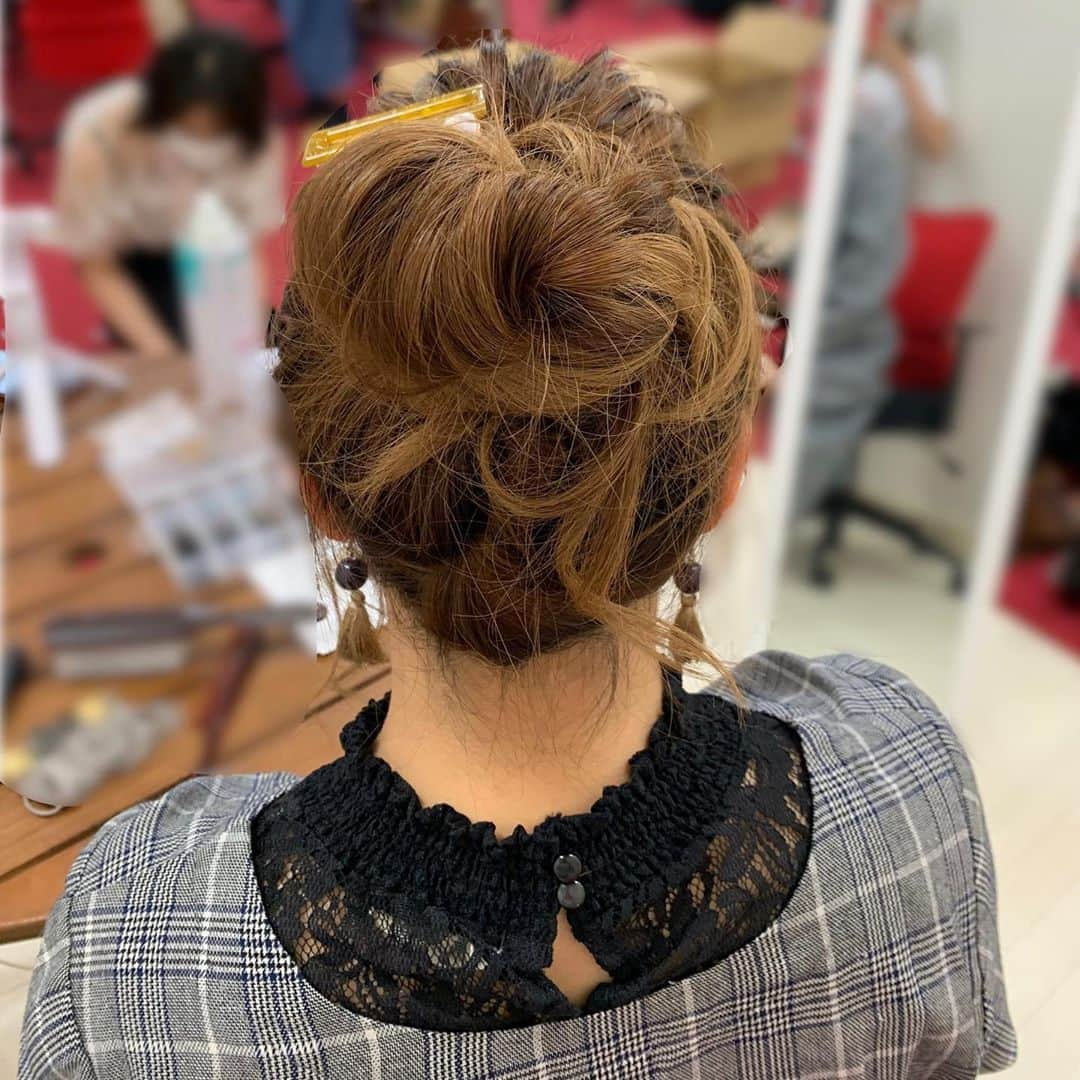 GOLDJAPANさんのインスタグラム写真 - (GOLDJAPANInstagram)「本日のインスタライブ﻿ ご視聴ありがとうございました💕﻿ ﻿ ミカさんのヘアアレンジ﻿ いかがでしたか😎✨﻿ ﻿ 簡単にできる可愛いアレンジ﻿ 皆さんも明日からお手本にしてみて下さい❣️﻿ ﻿ スライドでミカさん着用アイテムチェックできます🎀﻿ 見逃した方はIGTVへ！！﻿ ﻿ YouTubeでもUPしておりますので是非ご覧下さい☺️﻿ ﻿ https://youtu.be/irqHHZ_yA9k﻿ ﻿ ﻿ #インスタライブ﻿ #着痩せライブ﻿ #ぽっちゃり﻿ #ぽっちゃり女子﻿ #ぽっちゃりコーデ﻿ #ぽっちゃりモデル﻿ #ぽっちゃりファッション﻿ #大きいサイズ﻿ #大きいサイズレディース ﻿ #大きいサイズのお洒落﻿ #ゴールドジャパン﻿ #goldjapan﻿ #3L#4L#5L﻿ #ぽちゃてぃぶ﻿ #20代コーデ﻿ #30代コーデ﻿ #40代コーデ﻿ #50代コーデ﻿ #ヘアアレンジ﻿ #ヘアスタイル﻿ #簡単﻿ #女度UP #인스타라이브」9月24日 20時36分 - gold_japan