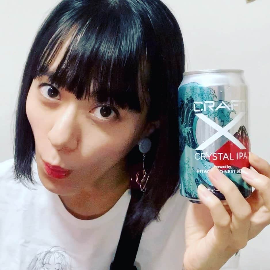 小板奈央美のインスタグラム：「#ビール 解禁🍺 #ビール女優 復活です✨ ・ ビール片手のドヤ顔❤️ むしろビールお化け👻 ・ ・ ・ #repost  ・  【#こいたチャンネル 更新🎥】 さぁ！ついにビール解禁しました🙌✨ #ビール女優 復活第一弾🍺 パワーアップした @craft.x.beer 頂きます‼️ ・ ・ というかそもそも、私は缶ビールを片手で開ける事が出来るの…か？😂 是非見守って下さい🤲 ・ @koitanaomi.beer のURLよりご覧頂けます♡ 【ビール女優】今日のビールvol.11★craft X youtu.be/BYJah9h3-Bg ・  今だったら、 クーポンコード【CXAMB011】 10%オフで購入できます🍺✨ ぜひ手にとってみて下さいね♫ ・ ・ #craftx部 #craftxライフ  #craftx #クリスタルipa  #家飲み #お家ご飯  #お家時間 #stayhome #1日1ビール  #ビール女優 #ビール女子 #beerstagram  #beer #craftbeer #beergirl #beeractress  #ビールの仕事おまちしてます #モデル #女優 #ダンサー  #小板奈央美 #こいたチャン #ビール好き #ビール好きな人と繋がりたい」
