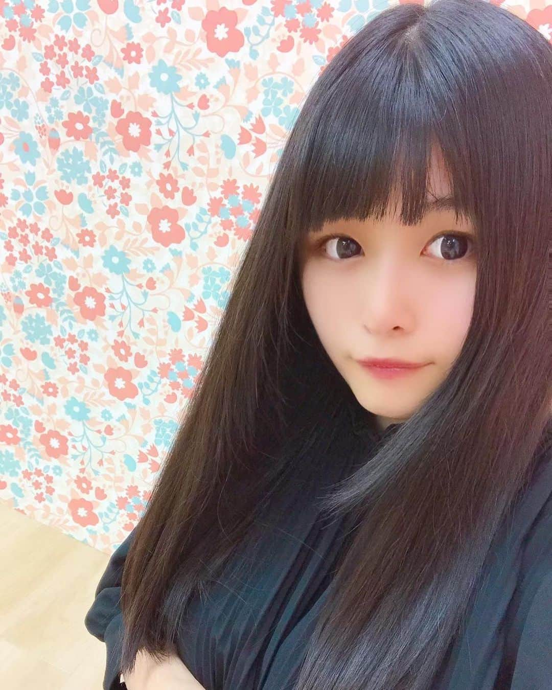 四宮由貴さんのインスタグラム写真 - (四宮由貴Instagram)「黒髪清楚に見えるかな？」9月24日 20時38分 - ykyk1015