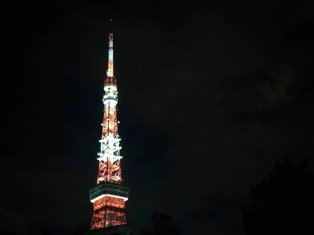 実咲凜音さんのインスタグラム写真 - (実咲凜音Instagram)「. 生配信の音合わせと 打ち合わせでございました🌾  明後日、画面上ですが お会いできるの楽しみ😃 　 肌寒くなりましたね〜‼︎ 風邪ひかないように しましょうね⭐︎⭐︎⭐︎  みりおん。 #写真はいつかの #ざ #東京って感じの写真🗼 #東京タワーの1番上って #戦車で出来てるんだよ #しらなかったでしょーw」9月24日 20時39分 - misaki_rion