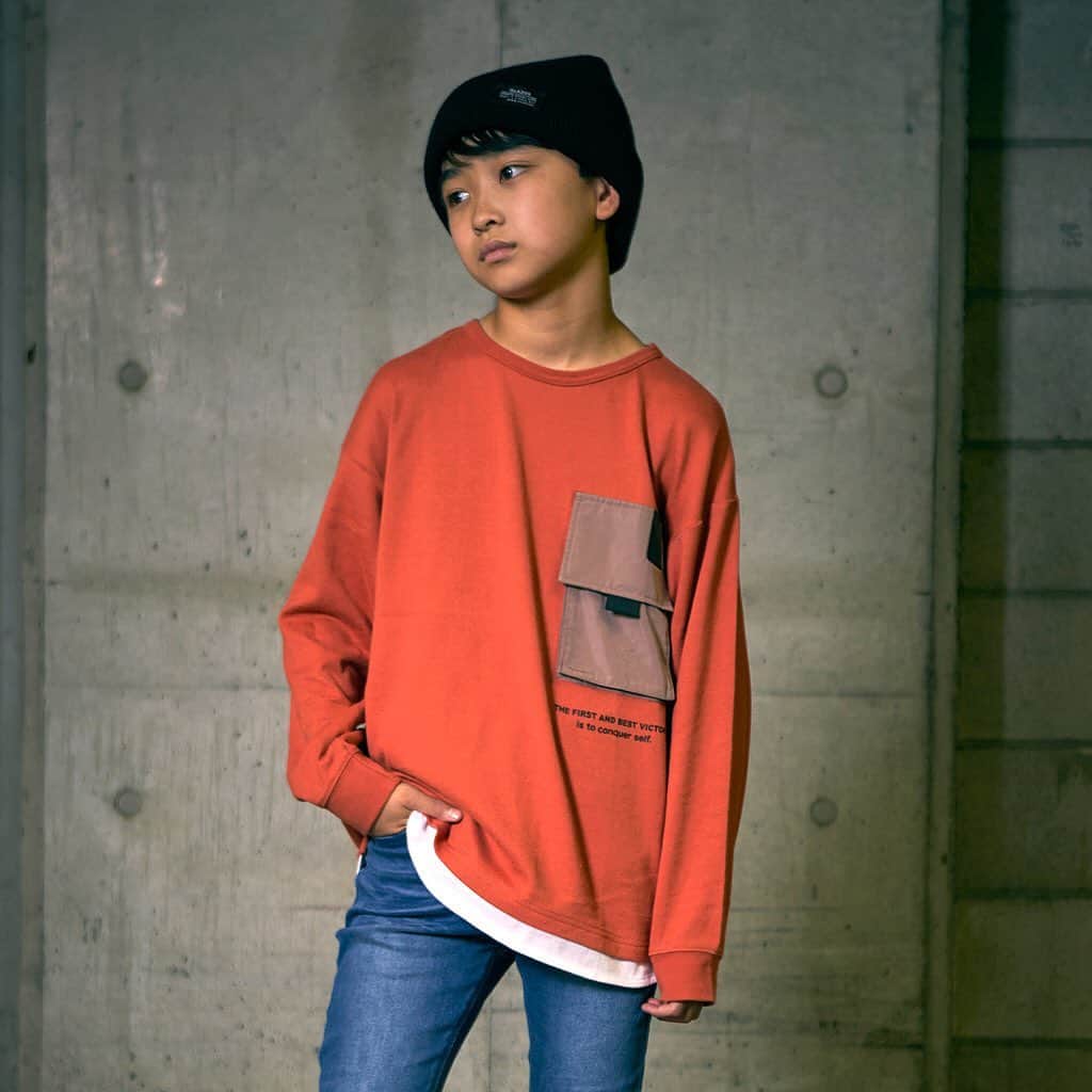 GLAZOSのインスタグラム：「. #new items GLAZOS新作入荷しております◎ . どんどん涼しくなってきましたね。 陽が落ちるのも早くなり、 そろそろ長袖アイテムの用意、はじめませんか。 . 秋らしいブラウンやカーキといった大人っぽいカラーアイテム多数入荷しております。 今時期から用意しておきたいアウターも、ちらほら入ってきました。 . ぜひサイトの方チェックしてみてください～ . . . #glazos #kidsootd #kidsfashion #kidscoordinate #kidsfashion #kids #mensfashion #mensstyle #boy #おそろいコーデ #兄弟 #小学生コーデ #小学生男子 #おでかけコーデ #中学生男子 #小5 #小6 #キッズファッション #男の子ママ #男子 #小学生 #新作 #秋 #fall #outer」