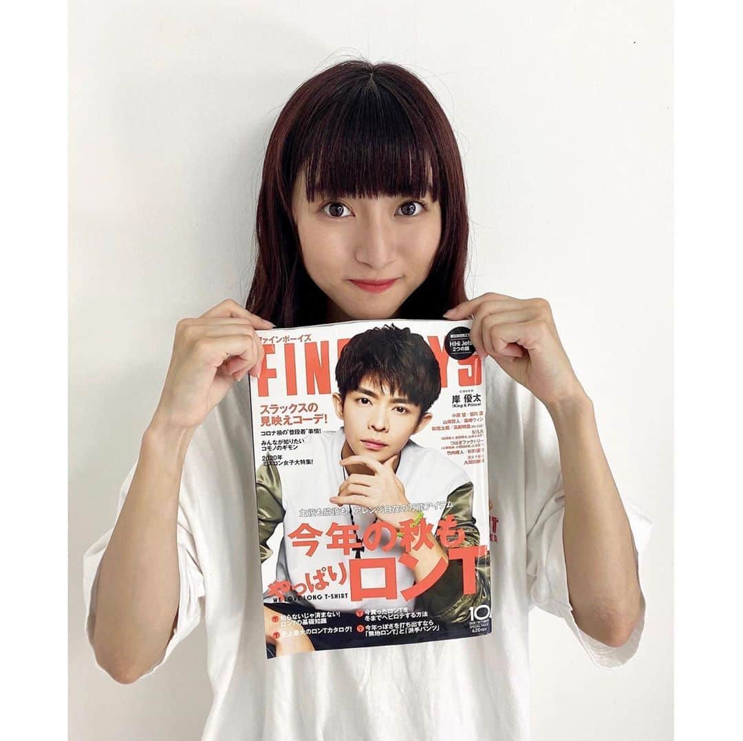 谷口萌衣子のインスタグラム：「おしらせ遅くなりましたが...FINE BOYS10月号に掲載して頂いてますっ  この雑誌持って告知するのやってみたかった、、！ お気に入りのワンピース着て結構いい感じに写っていますので何卒です。  #ミスキャンパス立命館 #fineboys」