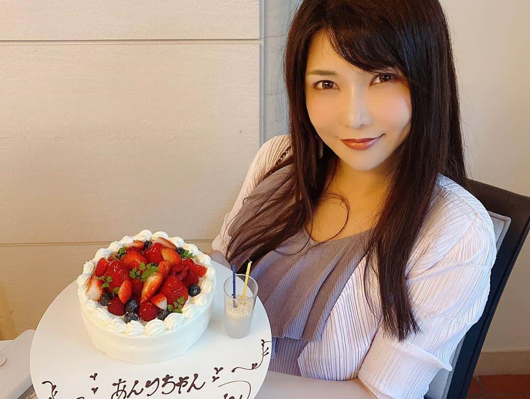 波多野結衣さんのインスタグラム写真 - (波多野結衣Instagram)「あんりちゃんお誕生日おめでとう！！🍓 . . #誕生日 #誕生日お祝い #おめでとう #素敵な年にしてね #女子会 #沖田杏梨 #大槻ひびき #佳苗るか #上原亜衣 #波多野結衣」9月24日 20時48分 - hatachan524