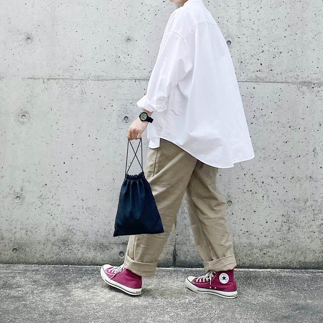 ryokoさんのインスタグラム写真 - (ryokoInstagram)「▪︎ . 白とベージュとマルーンでシンプルコーデ . . . shirt #graphpaper  bottoms #harvesty shoes #converse  bag #era_goods」9月24日 20時50分 - ryo___ka