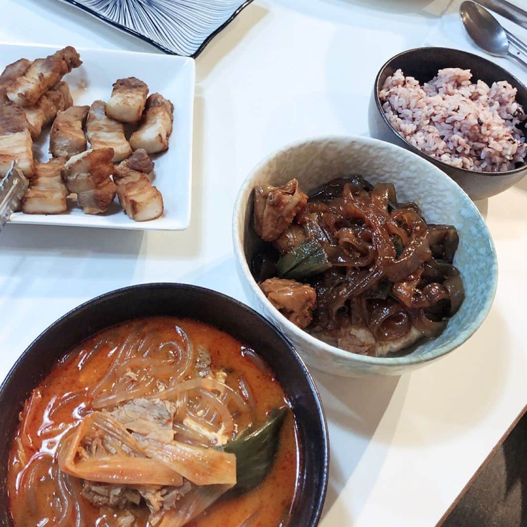 B1A4さんのインスタグラム写真 - (B1A4Instagram)「산들이의 식사 시간! 오늘은 찜닭이다~~!!  다른 사람과 함께 식사할 때 덜어먹는 에티켓은 요즘 시기에 꼭 필요한 습관이겠죠~!   여러분도 덜어먹기로 코로나를 함께 예방해요! ⠀ 다음으로 #덜어요챌린지 를 이어갈 분들은요~  @wment_official 입니다 WM의 모든 아티스트와 스태프분들  우리 함께 #덜어요챌린지 동참하면서 건강하게 생활해요!   #덜어요챌린지 #덜먹 #음식을_덜어요   #B1A4 #산들 #SANDEUL」9月24日 20時56分 - b1a4ganatanatda