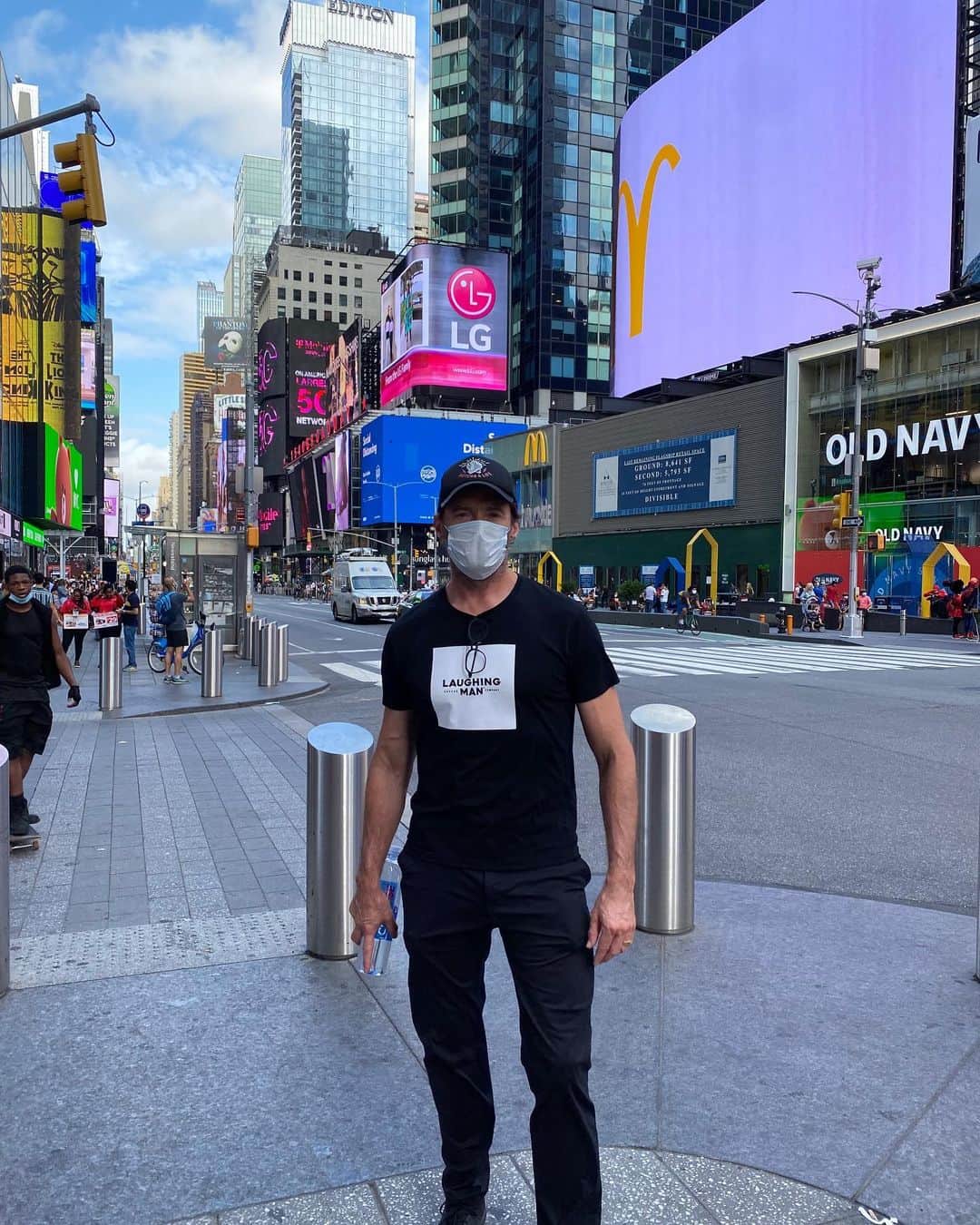 ヒュー・ジャックマンのインスタグラム：「I love New York. 😷」