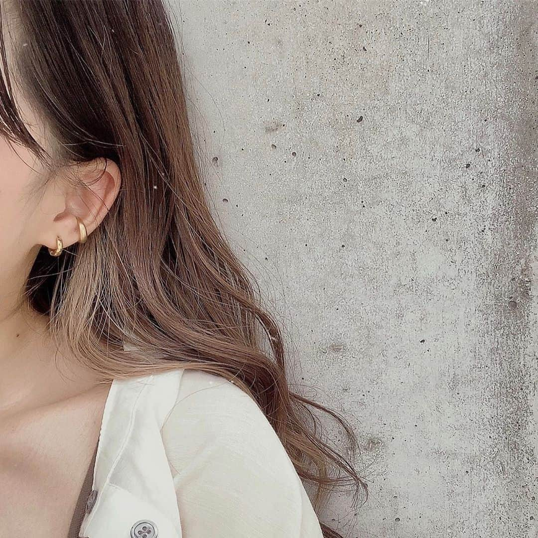 RiLiさんのインスタグラム写真 - (RiLiInstagram)「シンプルで上品なアクセサリーショップ💍💗【gray アクセサリー】⁣ .....⁣ たくさんあるアクセサリーブランド、どんなのがいいかなって迷った経験、一度はあるよね😑💦そんなときはシンプルおしゃれでかわいい【gray（グレイ）アクセサリー】はいかが？👀🍃⁣ 「grayを身に付けることで、どんな自分も愛せますように」がブランドコンセプト🕊とってもきれいでかわいいアイテムがたくさんあるよ👌🏻❣️⁣ シンプルで上品な大人になれるアイテム💫気になった子はぜひチェックしてみてね💗⁣ ❣❣❣❣❣⁣ サイトやSNSで掲載させていただくお写真募集中😘📸⁣ かわいいコーデやアイテム、注目スポットなどが撮れたら、ハッシュタグ→#rili_tokyo  を付けて投稿❗⁣ ．⁣ Special Thanks💋 Photo by⁣ @yuka_obata⁣ @ms_tmtan⁣ @lipps_watasekiho⁣ @marimeru0710⁣ @crs_____⁣ @m_o_e_2626⁣ @mellow_51⁣ ．⁣ #秋 #gray #グレイ #アクセサリー #ネックレス #3連ネックレス #ゴールドアクセ #イヤーカフ #ピアス #チェーンネックレス #ベージュコーデ#ブラウンコーデ  #ワントーンコーデ #くすみカラーコーデ #シンプルコーデ  #カジュアルコーデ #ガーリーコーデ #置き画 #置き画くら部 #今日のコーデ #コーデ #コーディネート #RiLi  #おしゃれさんと繋がりたい #お洒落さんと繋がりたい #ファッション #패션스타그램 #ootd #outfit」9月24日 21時02分 - rili.tokyo