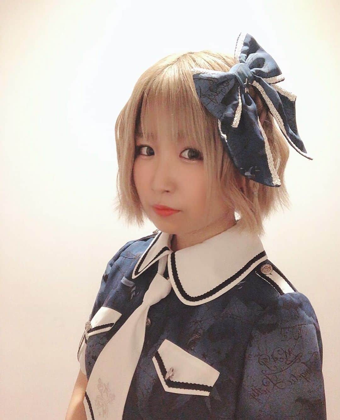 しふぉんのインスタグラム：「Angelic Pretty🤍🤍 @angelicpretty_official  @angelicpretty_candy 様  http://www.angelicpretty.com ㅤㅤㅤㅤㅤㅤㅤㅤㅤㅤㅤㅤㅤ わたしはロリータというジャンルにあまり触れたことがなかったので、女の子の憧れを着ることができて嬉しかったです🥺💖かわいいキラキラのお洋服〜 ㅤㅤㅤㅤㅤㅤㅤㅤㅤㅤㅤㅤㅤ #angelicpretty  #ロリータファッション #なんか日焼けしたかもしれん #寒くなってきたのでお身体ご自愛ください #目の下キラキラにした」