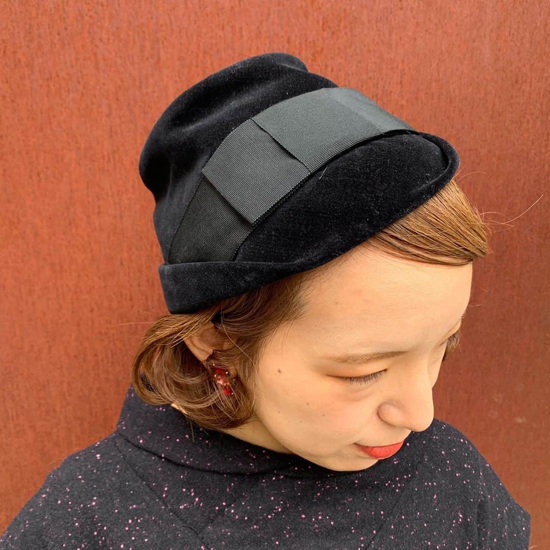 NUTTY Vintage&Collectibleのインスタグラム：「🔹RECOMMEND VINTAGE🔹  ☑︎vtg velvet black hat  きゅっと頭にフィットする、コンパクトなヴィンテージハット。 本格的な秋に向けて沢山入荷しております🍃 是非店頭にてお試し下さいませ。  ------------------------------------- 🛍NUTTY通販について🛍 ------------------------------------- ＜ONLINE STORE＞ VINTAGE▶︎http://nutty.theshop.jp/ USED SELECT▶︎https://nuttyselect.official.ec/ （プロフィールページURLよりjump🕊） ㅤㅤㅤㅤㅤㅤㅤㅤㅤㅤㅤㅤㅤ ＜VIDEO CHAT SHOPPING＞ テレビ電話をお繋ぎして、リアルタイムでご案内いたします。詳細は過去の投稿をご覧ください。」