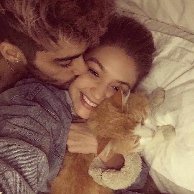 E! Onlineさんのインスタグラム写真 - (E! OnlineInstagram)「Z & G: Best friends and now PARENTS. Look back at Zayn and Gigi's journey to parenthood at the link in our bio. (📷: Instagram)」9月24日 21時29分 - enews