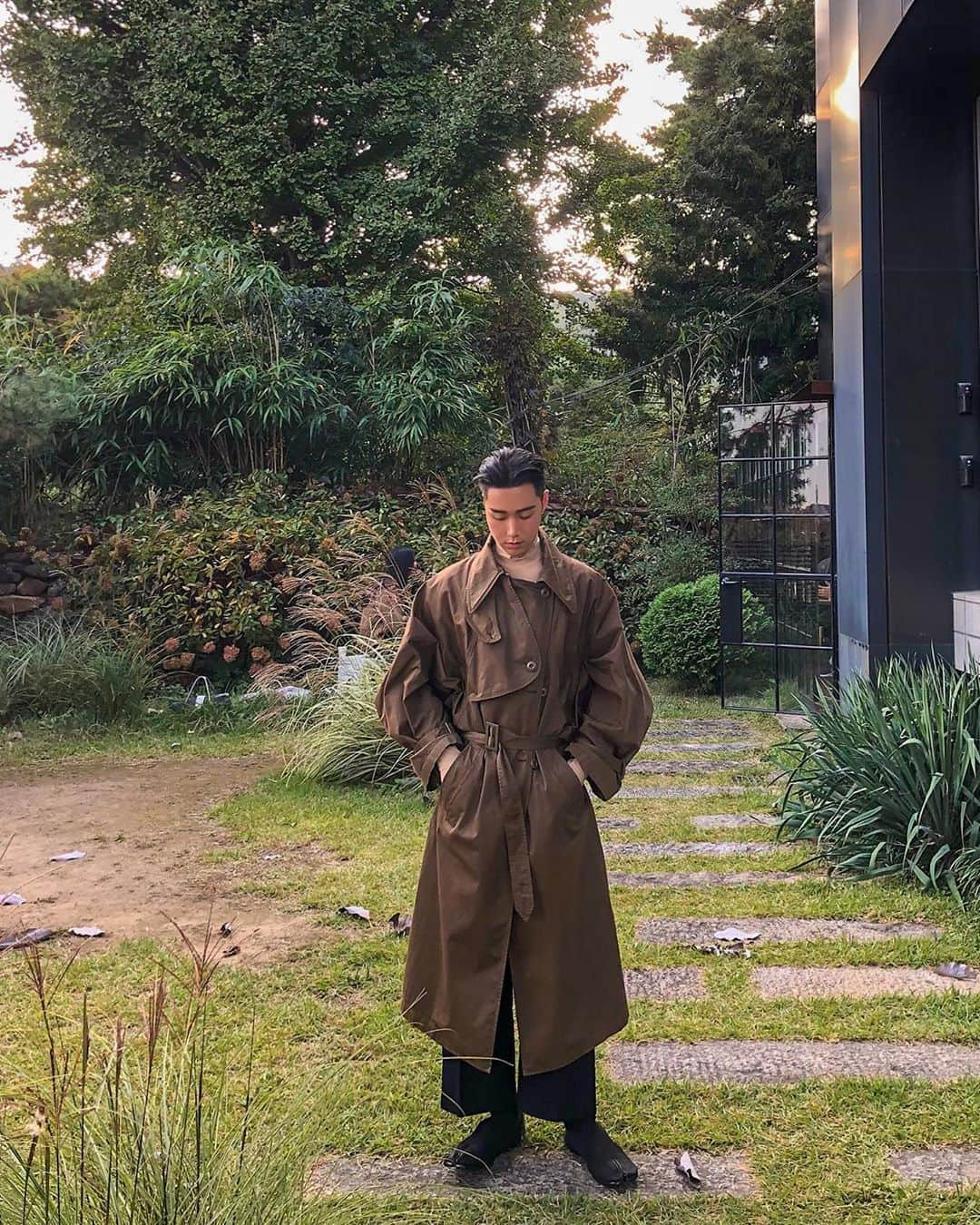 Junyoungさんのインスタグラム写真 - (JunyoungInstagram)「트랜치 꺼내입을때 🍁」9月24日 21時33分 - yanggeng88