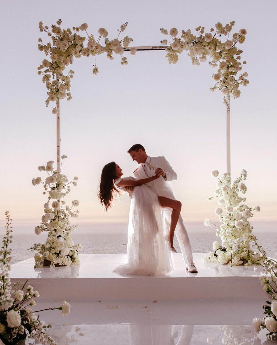 ロブ・ディアデックのインスタグラム：「Happy Anniversary to my one true love @bryianadyrdek, 5 years into forever and we celebrated like it was day one. When we first got married we said we would do a full wedding every five years to celebrate our love and this weekend we did just that. It was truly a magical day of celebrating our love, only this time we got to do it with the children our love created. I could barely get my vows out without crying. It was truly like getting married for the first time all over again. I love my wife so much and am so thankful for the life we have created together. Can’t wait to do it again and again every five years! 📸 @chrisjevansphoto」