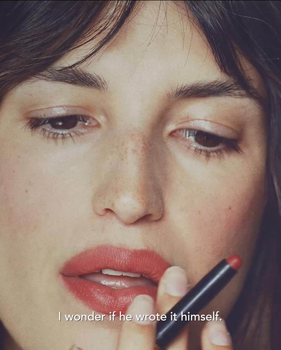 Jeanneのインスタグラム：「Welcome to Le Stylo, our new baby from the @rouje beauty family 💋 A creamy and playful beauty jewel to carry with you every day  Head to the link in bio to discover it #lestylorouje」