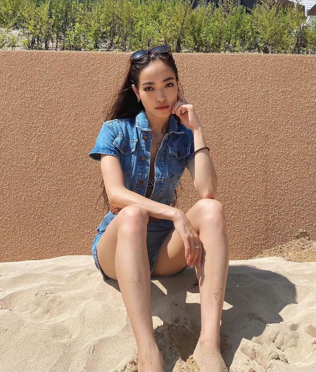 TANAKA ALICEのインスタグラム：「すっかり気温は秋😽 まだ夏服も着てたいけど秋服着るのも楽しみ🍁」
