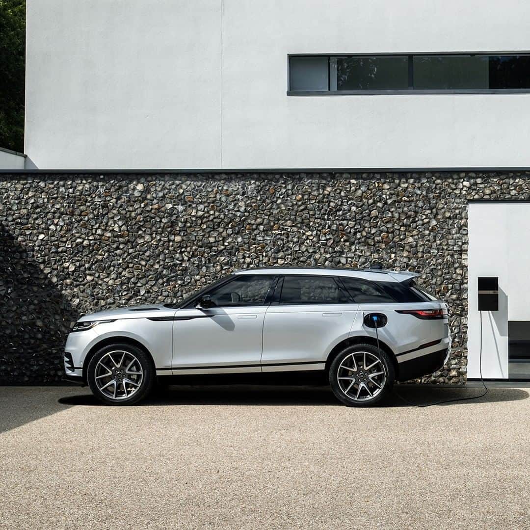 Land Roverさんのインスタグラム写真 - (Land RoverInstagram)「Elegance electrified. The new Plug-In-Hybrid #RangeRover #Velar P400e offers sustainable and exhilarating exploration with an impressive 0-60mph in 5.1 seconds (0-100km/h in 5.4 seconds) and all-electric range of up to 53km. Tap the link in our bio to explore the vehicle.  #PHEV #HybridElectricVehicle #HybridSUV #LuxurySUV #4x4 #Carsofinstagram #Technology」9月24日 22時02分 - landrover