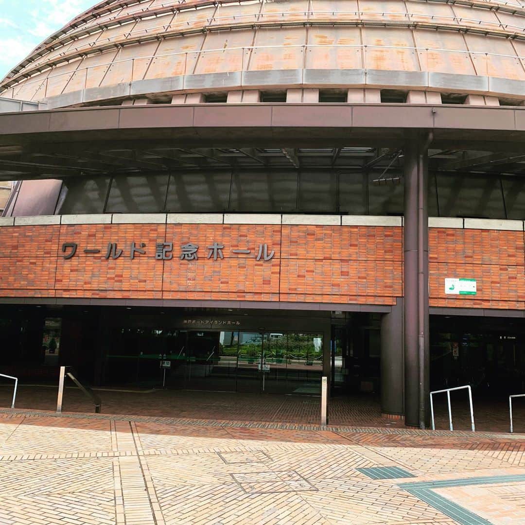 のインスタグラム：「【9.27神戸大会情報】  ★当日券は13時より販売開始   「G1 CLIMAX 30」 9月 27日(日) PM4:00 Gong!! 神戸ワールド記念ホール   【席種】 ●ロイヤルシート（完売）　￥13,500   ●アリーナＳ（残り僅か）　￥10,500   ●アリーナＡ（残り僅か）　￥7,500   ●２ＦスタンドＳ　￥8,500   ●２ＦスタンドＡ　￥5,500    #njpw #新日本プロレス #G1CLIMAX30  #神戸ワールド記念ホール #9月27日」