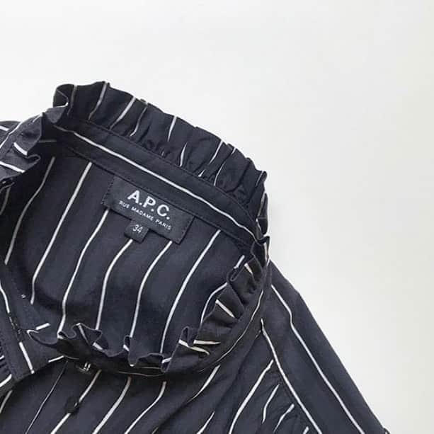 アーペーセーのインスタグラム：「A.P.C. FW20⠀ ⠀ Ruffled tab collar of the St Germain blouse ⠀ ⠀ Available in stores and at apc.fr⠀ ⠀ Regram @rie____0628  ⠀ #APC #APCFW20 #MyAPC」