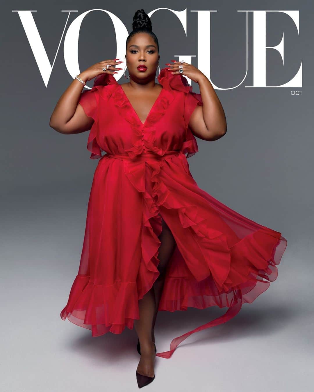 Vogue Runwayさんのインスタグラム写真 - (Vogue RunwayInstagram)「@lizzobeeating is @voguemagazine’s October issue cover star!  At a time of unprecedented strife, struggle, and opportunity, @voguemagazine meets up—at a distance—with #Lizzo, the musical sage who wants us to get through this moment together.  Tap the link in our bio to read the full profile. Photographed by @hypewilliams, styled by @mr_carlos_nazario, written by Claudia Rankine, Vogue, October 2020.」9月24日 22時00分 - voguerunway