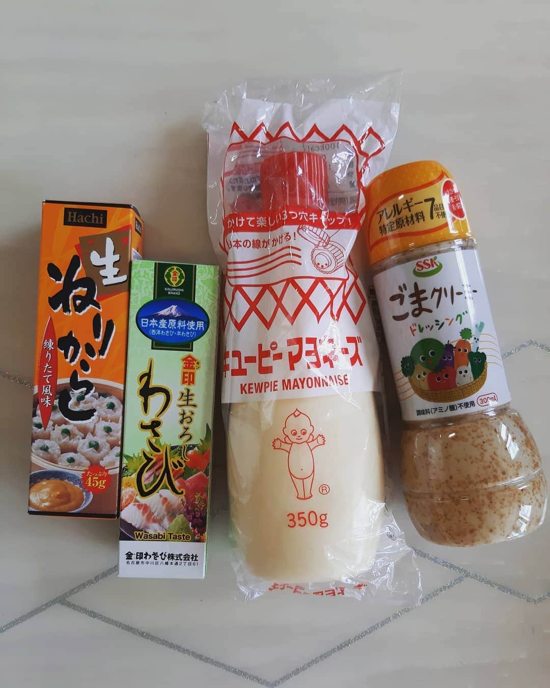 阿部美穂子さんのインスタグラム写真 - (阿部美穂子Instagram)「그리운 고향맛😋💛  언니덕에 일본음식마트도 찾았고🍜🍢🍛🍥🍡🍣 집에서 가까운 백화점에서 사진을 찍고 여기 안에서 필요한건?ᆢ하며 대신 사다주고💗  고마운친구들 덕분에 이렇게나 먹고싶었던 일본맛을 만들었어요 행복❤ 懐かしい故郷の味🍜🍢🍥🍤🍡 食べたかったあれもこれもが韓国で 揃いました🍛 また家の近くのデパートで写真をいっぱい撮って どれが必要？と送ってくれて、代わりに買ってきてくれるお友達やオンニ(お姉さん)のおかげで  日本の味を再現する秋の日々🍲 幸せな韓国生活です❤ #슬기로운 엄마생활🤣#소유라멘 #당고#무샐러드 #츠게모노 #醤油ラーメン#みたらし団子 #大根の甘酢漬け#たまごボーロ#故郷の味 #japanfood#tastegood#🍡#🍵」9月24日 22時01分 - miiko904
