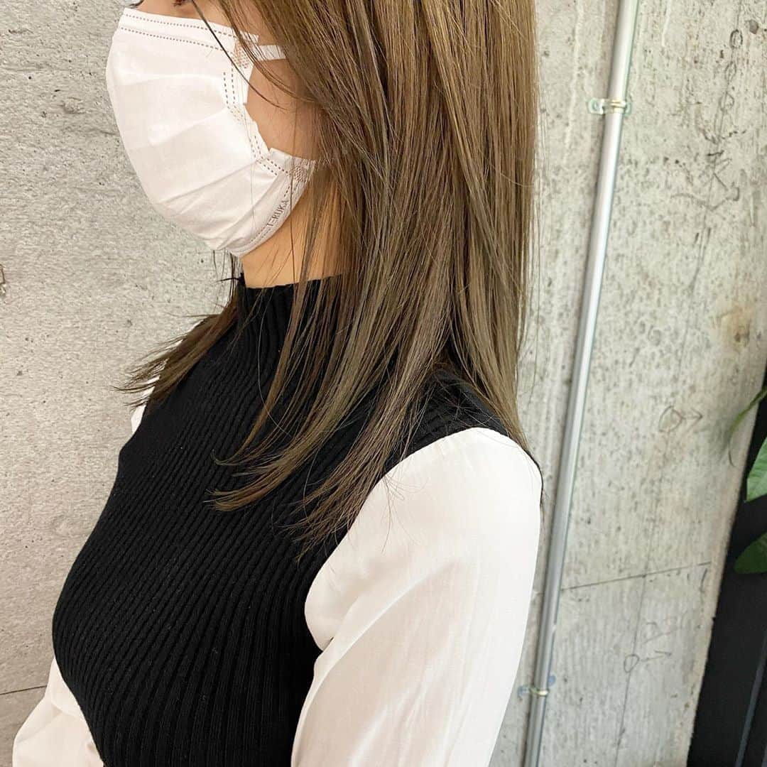 Ryosuke Sugayaのインスタグラム：「結婚式にむけて  半年で15kgもやせた葵ちゃん。  まじで、すごい！  ダイエットのコツは  炭水化物、脂質、糖質を  バランスよく減らすこと  炭水化物抜きすぎると、  代謝がおちるし  糖質抜きすぎると、  頭まわらない  脂質ぬきすぎると、  油の吸収がはやくなりすぎちゃうので  ３つをまんべんなく減らしましょう  オススメは  リーンゲインズダイエット  夜ご飯から14時間あける。  ようは、朝ごはんを抜いて  昼は、糖質、脂質控えめ  夜は　炭水化物控えめ  すごく綺麗に痩せるのでおすすです！  #ダイエット」