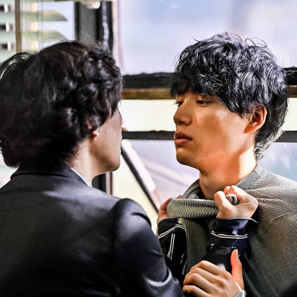 『ＤＩＶＥＲ-特殊潜入班-』ドラマ公式さんのインスタグラム写真 - (『ＤＩＶＥＲ-特殊潜入班-』ドラマ公式Instagram)「. 冷徹  黒沢兵悟  熱血  伊達直哉 . D班チームメイトなのにぶつかってばかり . #第1話 #兵悟の兵悟たるシーン . #D班 #福士蒼汰 #野村周平 #安藤政信 #りょう#片瀬那奈 #浜野謙太 #正名僕蔵 #中山義紘 #正門良規  #原作 #大沢俊太郎 #集英社  #主題歌 #コブクロ #灯ル祈リ #カンテレ #フジテレビ #DIVER特殊宣伝班  #第2話 #9月29日 #よる9時」9月24日 22時01分 - diver_ktv