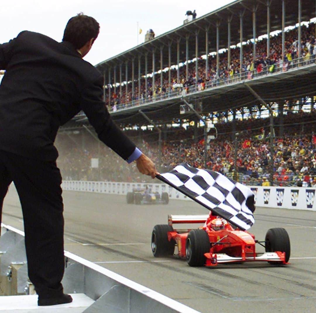 ミハエル・シューマッハのインスタグラム：「On the famous Indianapolis circuit, #OnThisDay back in 2000, Michael wins the F1 US Grand Prix. 🏎 @f1 @scuderiaferrari  Pics: STAN HONDA / AFP and AFP POOL 🏎  Auf der berühmten Rennstrecke von Indianapolis gewinnt Michael am 24. September 2000 den F1 Grand Prix der USA.」