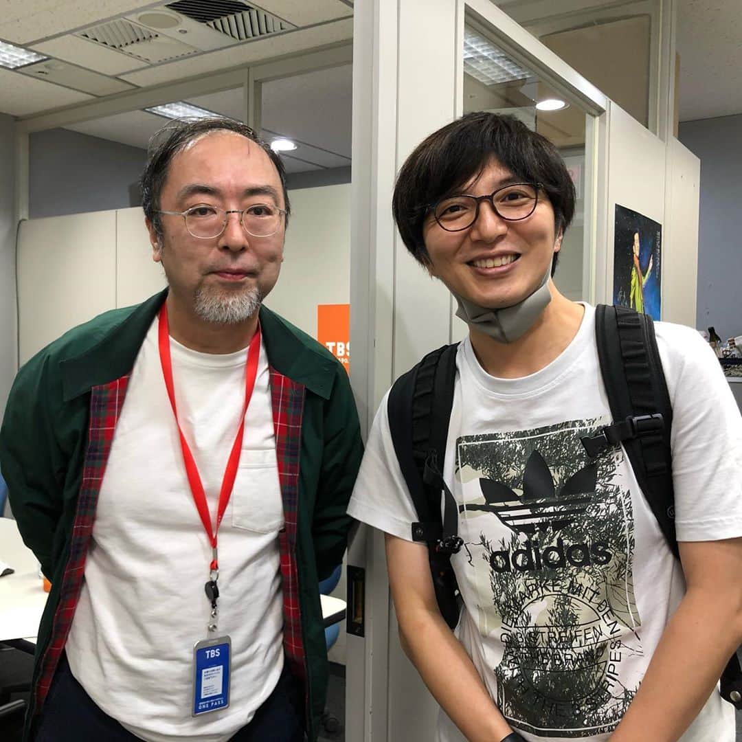 TBSラジオ「たまむすび」さんのインスタグラム写真 - (TBSラジオ「たまむすび」Instagram)「＼木曜のハイライト／  木曜ACTION最終回😭 隣のスタジオに突撃した赤江さん💫  最終回のゲストは、ブルボン小林さん（長嶋有さん）でした📚  噛み合いそうでやっぱ噛み合わない🤔木曜の掛け合いも今日で最後‼️今度は「おもしろい大人」ゲストとして是非、お越し下さいね🙇‍♀️🙇‍♀️  #tama954 #たまむすび  #赤江珠緒 #土屋礼央 #長嶋有 #ブルボン小林 #礼央さんとご対面 #action954 #羽田圭介 #幸坂理加  #明日もアクション #羽田さん本当に毎週アクションしてたよね #tbsラジオ #ラッキーブーナタイム #ブーナ」9月24日 22時05分 - tamamusubi905954