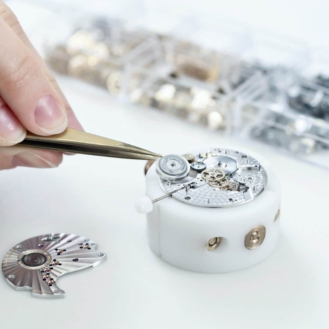 のインスタグラム：「Fine timepieces have been made in Glashütte for 175 years; it's a small German town with a tradition that's hard to find anywhere else in the world.   #nomos #nomosglashuette #glashütte #watchmaking #horology #detail #watchmaker #handcraft #handmade #caliber #watchlove #madeingermany」
