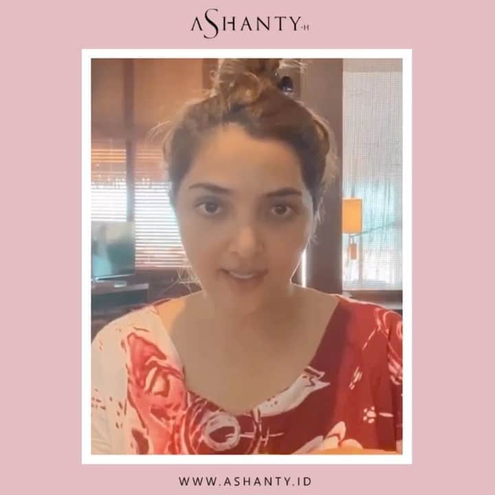 ASHANTY BEAUTY CREAM OFFICIALのインスタグラム：「Jangan lupa untuk selalu lakukan double cleansing, agar kulit wajah bersih maksimal dan membuat cream yang masuk kedalam lapisan kulit terserap secara sempurna 🧐🤩  _____________________________ Informasi dan pemesanan  Ashanty Beauty Cream Chat Via WA : WA: 087778489900 WA: 081293823950 WA: 081287388885 WA: 085781140354 ⚡️ Fast Respons Click Link On Bio Instagram @ashantyid ❣️ ______________________________ #ashantybeautycream #creamashanty #skincareashanty #skincare #skincareartis #skincarelokal #creamwajah #creamperawatanwajah #obatjerawat #jerawat #kosmetik #krimwajah #creamwajah #whiteningcream #ashantyid #ashanty」