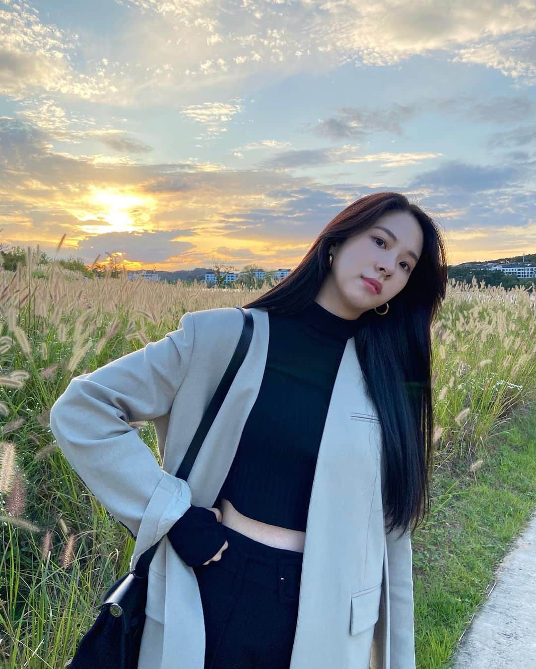 ソ・ウンスのインスタグラム：「예쁜 가을 하늘이랑.  , ,  #광고 @vpplement」
