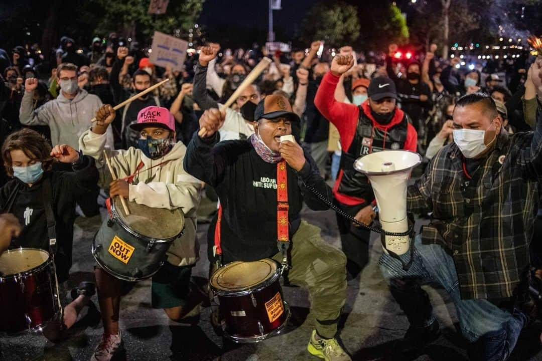 CNNさんのインスタグラム写真 - (CNNInstagram)「Outrage and heartbreak boiled over into protests in cities across the US on Wednesday after news broke that none of the three officers involved in Breonna Taylor's death were charged with her killing. "We will go to our graves proclaiming that Breonna Taylor did not get justice from the Kentucky attorney general's office," said the attorney for the Taylor family, Ben Crump.  (📸: Michael Ciaglo/Getty Images, Chris Pietsch/The Register-Guard/Imagn Content Services, Jahi Chikwendiu/The Washington Post/Getty Images, Wong Maye-E/AP, Eduardo Munoz Alvarez/AP, Amy Harris/Shutterstock and Carlos Barria/Reuters)」9月24日 22時27分 - cnn